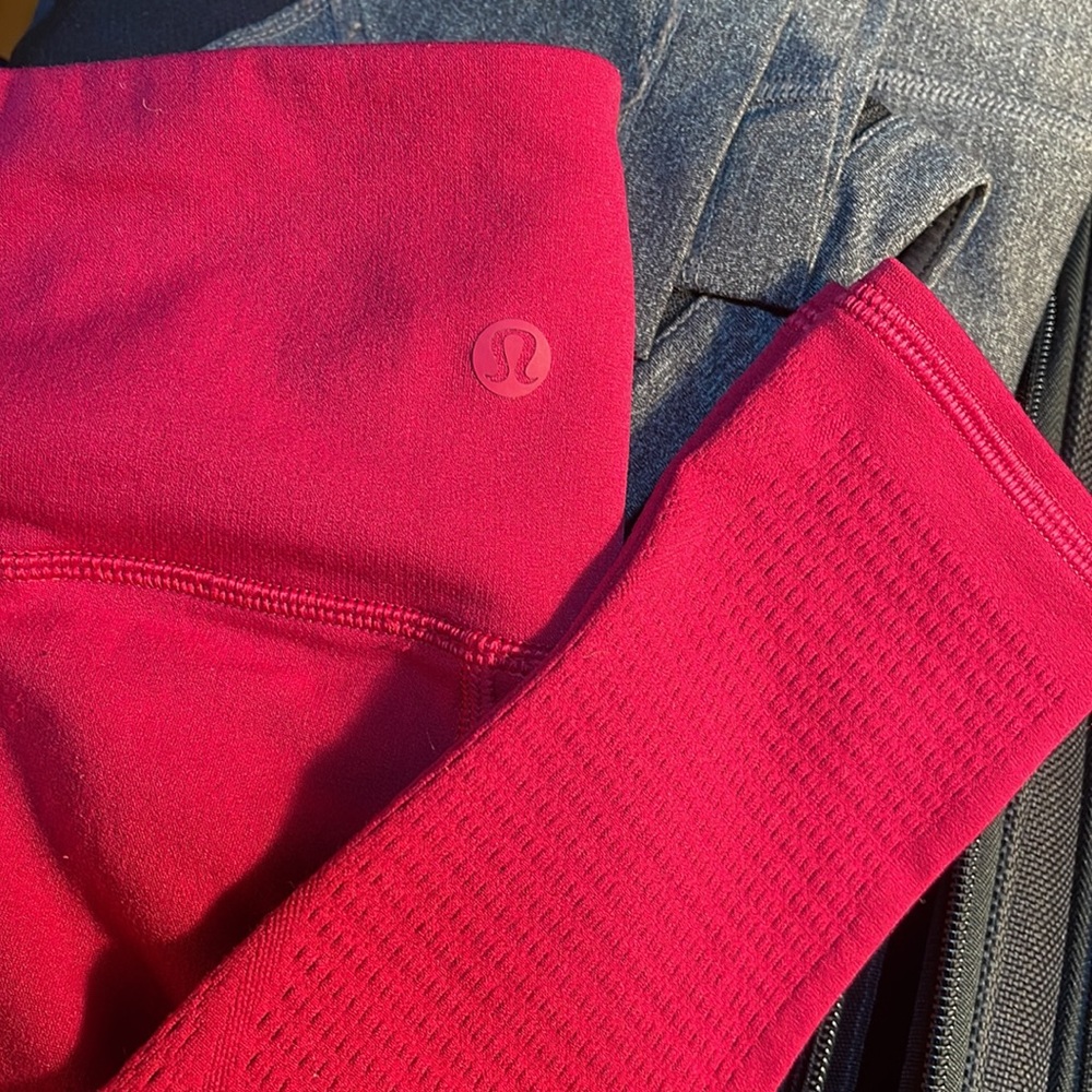 Lululemon, full length fuchsia pink leggings, size 4/6 - Picture 5 of 5